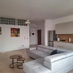 アパート Central City Apartment